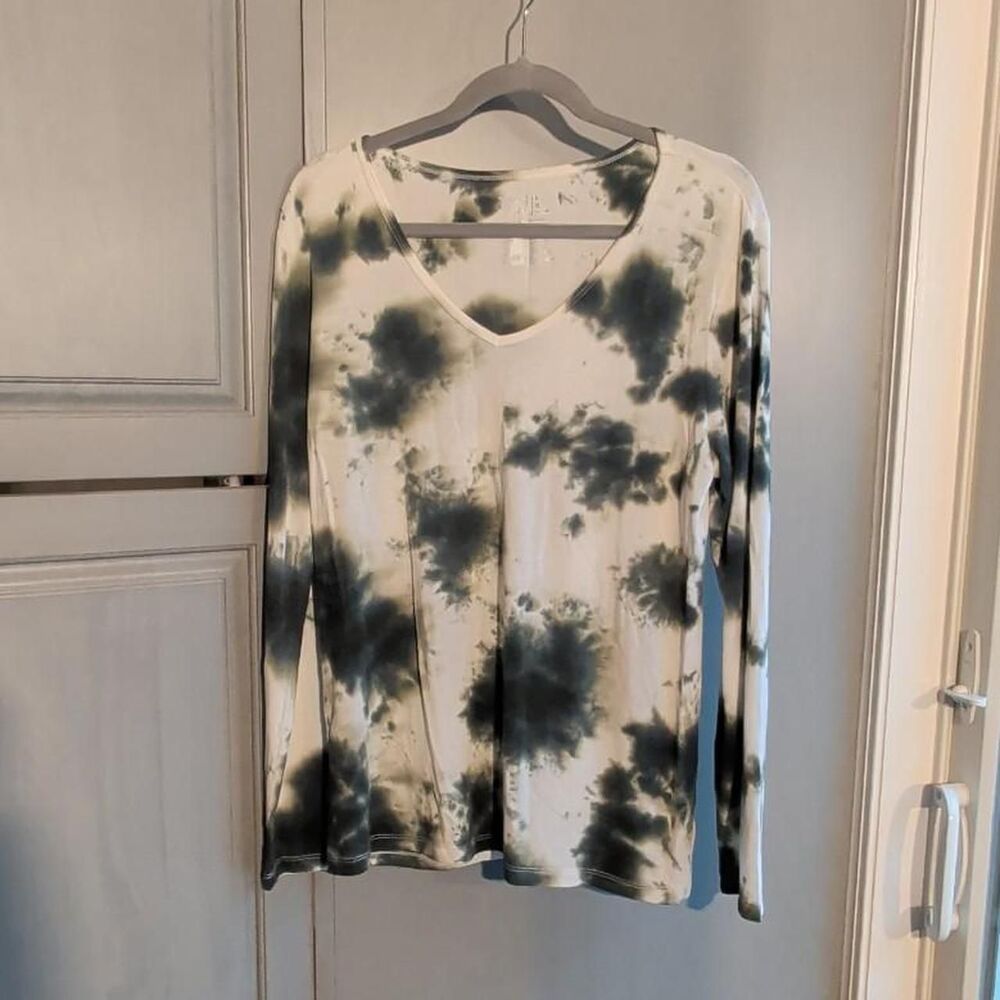 Time-and-tru Women's White and Black Shirt